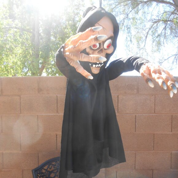 SCARY HANGING BLACK WITCH w/ RUBBER FACE & HANDS 19" HALLOWEEN PROP - Picture 9 of 9